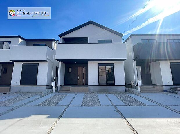 全4邸☆3号棟
並列3台駐車ができるカースペースを確保しました!
完成しております☆設備や構造などご説明いたします!