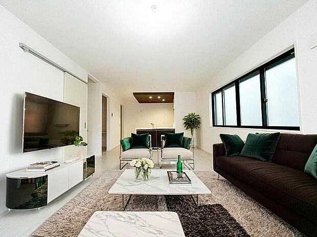 (現況の物件写真に、CG による画像処理を行っています。家具、家電、照明器具、小物、カーテン、その他のイメージはCG です。)