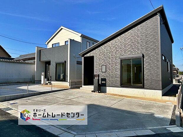 全２邸☆　（左１号棟・右2号棟）
流行に左右されず、将来にわたって価値が継続する「上質」な佇まい。おしゃれな雰囲気や自然の潤い、親しみやすさといった暮らしを豊かにしてくれる住空間です。