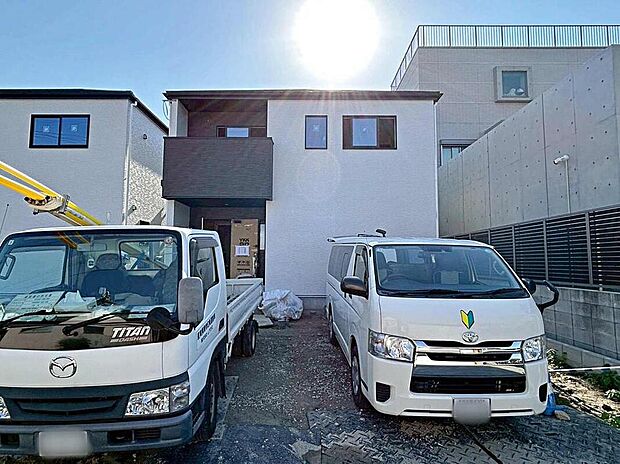 全４邸☆１号棟
完成に向けて現在建築工事中です☆土日・平日を問わず毎日モデルハウスにて物件説明会を開催中☆お気軽にお問い合わせ下さい☆