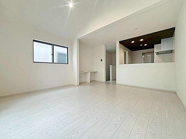 大切なご家族が集まるからこそLDKはこだわりたい!休日はおひさまの光をたっぷりと取りこめるリビングでゆったりと過ごしませんか?