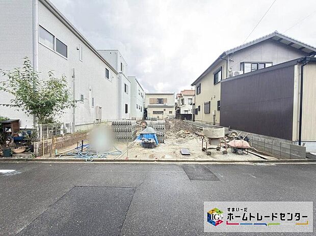 全2棟☆
当物件のご案内につきましては、営業スタッフが丁寧に御対応します♪休日、お仕事帰りなど、ご都合に合わせていつでもご案内いたします♪周辺環境と併せて、実際に現地をご確認ください♪