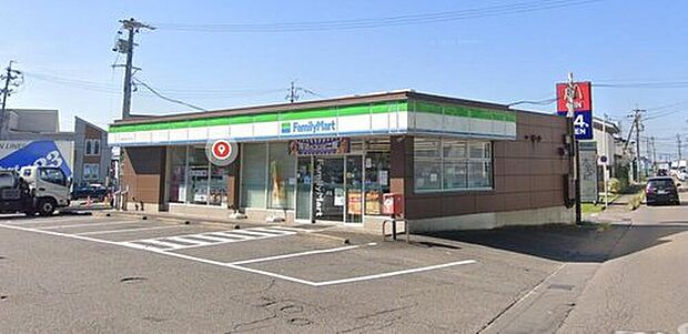 ファミリーマート名神一宮インター店（約420m）