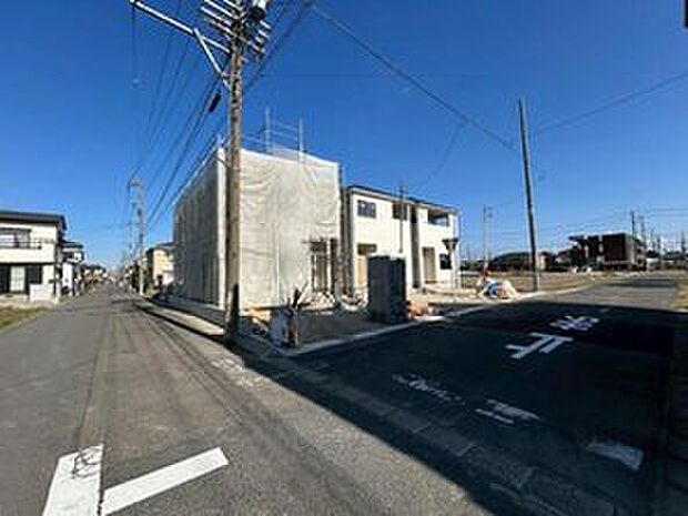 【現地外観写真】全４邸☆
建築中のためモデルハウスで構造説明会を開催しております☆設備や構造などご説明いたします！お気軽にお問い合わせください♪