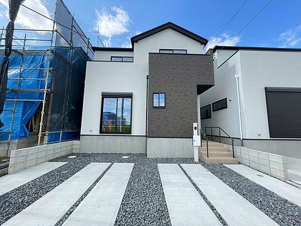 【現地外観写真】3号棟
各棟、並列2台駐車可能です♪
同じものは2つとない「夢のマイホーム」との出会いが待っているかもしれません♪