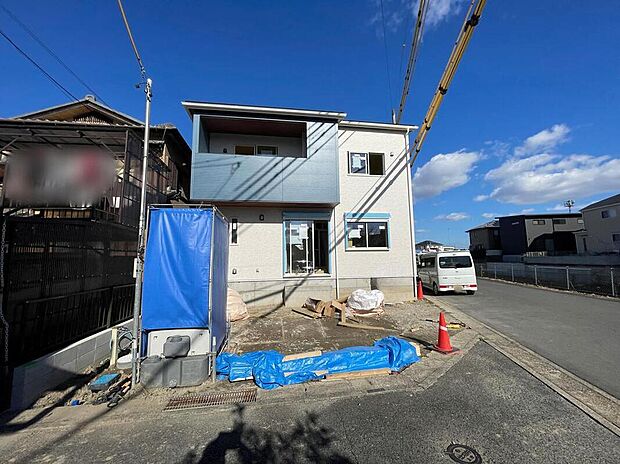 【現地外観写真】全１邸☆
建築中のためモデルハウスで構造説明会を開催しております☆設備や構造などご説明いたします！お気軽にお問い合わせください♪