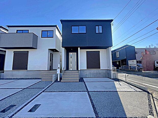 【現地外観写真】全3邸☆1号棟
各所にクローゼットを配置し収納豊富!
奥行を広めに取ったバルコニー♪