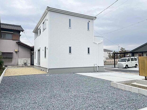 【現地外観写真】ぜひ現地にて、実際の建物・街並み・日当たり等ご確認下さい♪お気軽にお問い合わせください☆