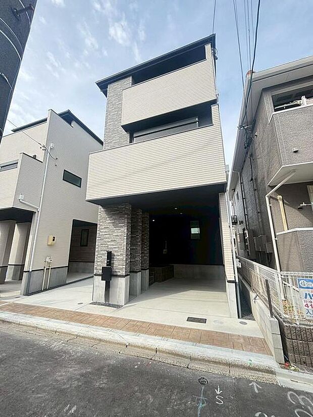 【現地外観写真】3号棟
堂々完成いたしました!弊社では現地販売会を行っておりません。ぜひ現地にて、実際の建物・街並み・陽当たり等ご確認下さい♪