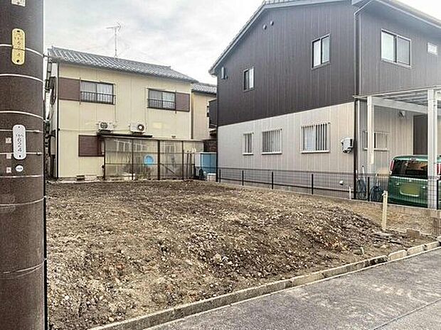 【現地外観写真】一戸建てのメリットは、「自分の土地」を自由に使えること。好きなペットが飼えるほか、ガーデニングやＤＩＹ、車やバイクの手入れなど様々な趣味を楽しめます♪

