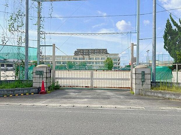 岩倉市立岩倉中学校（約1,200m）