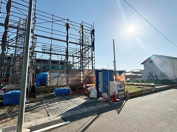 【現地外観写真】１号棟
住宅の構造や設備仕様・完成イメージなどのご質問はいつでもお気軽にお問い合わせ下さいませ☆資料もお送りいたします♪