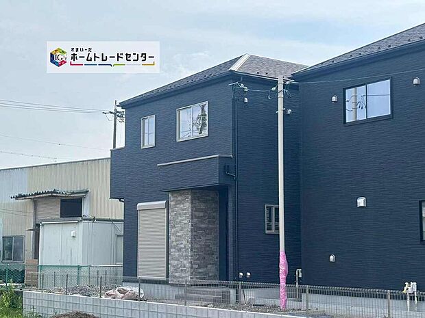 【現地外観写真】全２邸☆２号棟
駐車２台可能♪
完成に向けて現在建築工事中です☆住宅の構造や設備仕様・完成イメージなどの資料もお送りいたします♪お気軽にお問い合わせ下さい☆