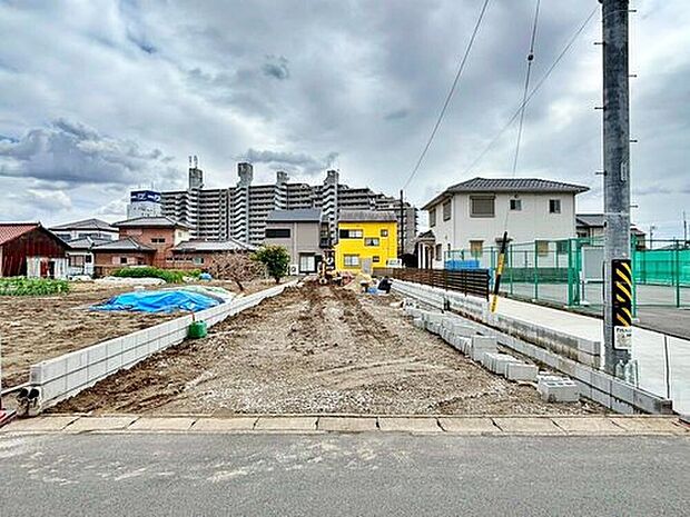 【現地外観写真】住宅の構造や設備仕様・完成イメージなどのご質問はいつでもお気軽にお問い合わせ下さいませ☆資料もお送りいたします♪