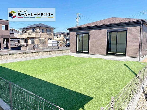 【現地外観写真】A号棟
お庭がございます♪
小さなお子様の遊び場や、ガーデニング・家庭菜園、BBQなどお好みにお楽しみいただけます♪