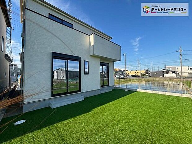 【現地外観写真】D号棟
穏やかな空気の流れる落ち着いた住環境です。ぜひ、現地へ足をお運びいただき実際の環境・陽当たりをご確認下さいませ♪