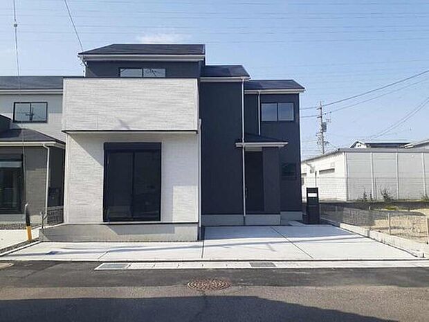 【現地外観写真】２号棟
完成済み、ご見学可能です♪お気軽に０１２０-８８８-９８３までお問い合わせください♪