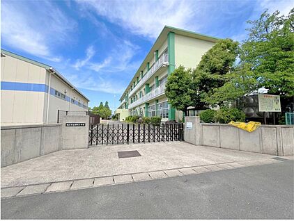 稲沢市立領内小学校 616m(徒歩8分)