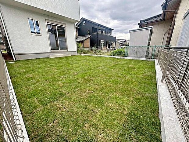 【庭】各棟、お庭がございます☆マンションにはない戸建てならではのメリットです！好きなお花でお庭をいっぱいに！お子様やペットの遊び場に♪ご家族やお友達とわいわいBBQ♪寛ぎのおうち時間を実現できます☆