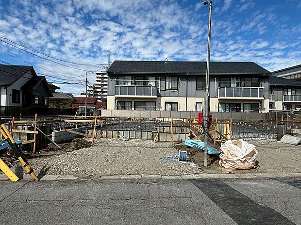 【現地外観写真】完成に向けて現在建築工事中です☆住宅の構造や設備仕様・完成イメージなどの資料もお送りいたします♪お気軽にお問い合わせ下さい☆