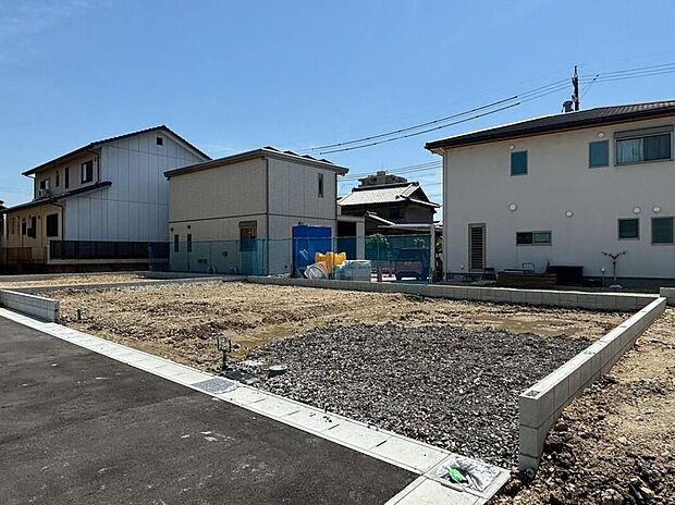 【現地外観写真】全８邸☆建築中のためモデルハウスで構造説明会を開催しております☆設備や構造などご説明いたします！お気軽にお問い合わせください♪