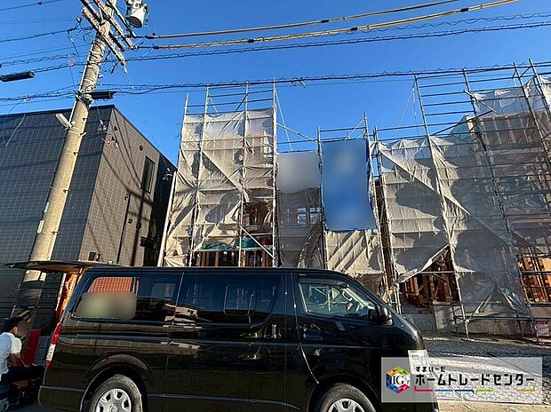 【現地外観写真】２号棟☆
完成に向けて現在建築工事中です☆土日・平日を問わず毎日モデルハウスにて物件説明会を開催中☆お気軽にお問い合わせ下さい☆