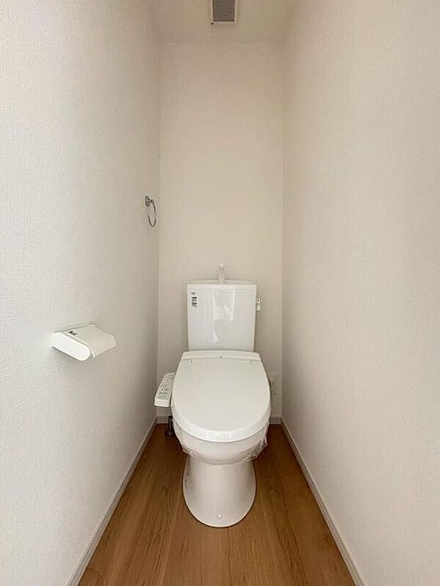 【トイレ】２号棟＞1階2階ともにトイレが備わっているので、毎朝のトイレ渋滞が緩和できます。ご家族皆様が各々のタイミングでトイレを使いやすくなりますね♪