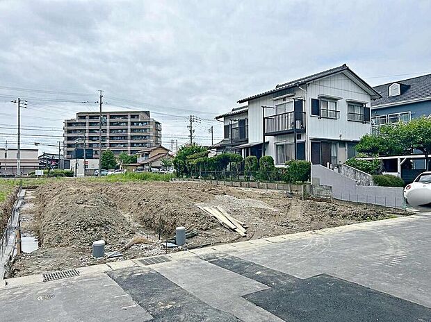 【現地外観写真】全２邸☆
建築中のためモデルハウスで構造説明会を開催しております☆設備や構造などご説明いたします！お気軽にお問い合わせください♪