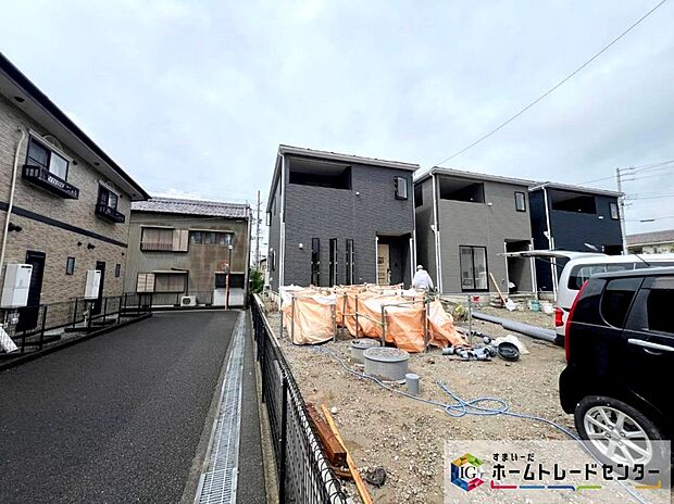 【現地外観写真】完成に向けて現在建築工事中です☆住宅の構造や設備仕様・完成イメージなどの資料もお送りいたします♪お気軽に０１２０-８８８-９８３までお問い合わせ下さい☆　　　　　