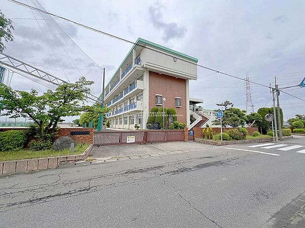 北名古屋市立天神中学校(約220m)