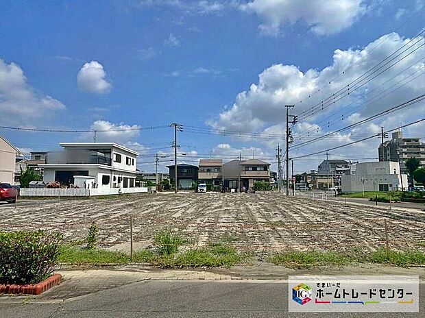 【現地外観写真】閑静な住宅地で子育て家族にピッタリ。毎日のお散歩も快適な緑に恵まれたエリアで、自然に包まれた穏やかな暮らしを実現するための、ゆとりある住環境が整っています。緑の潤いを感じながらホッと生活できそう。