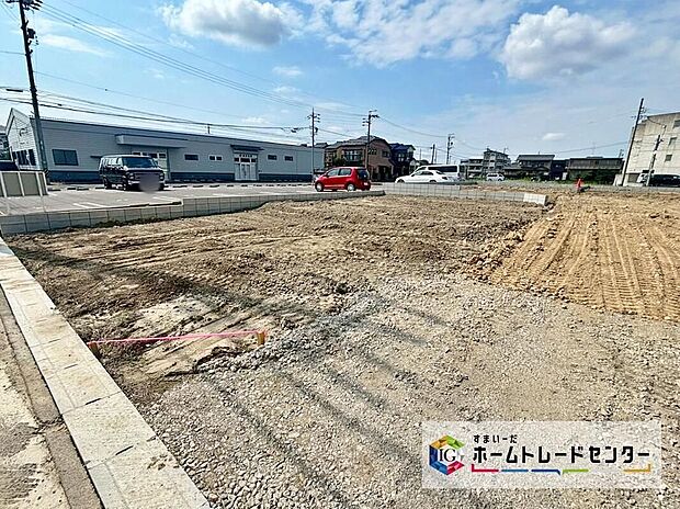 【現地外観写真】全4邸☆各棟、駐車2台可能♪穏やかな空気の流れる落ち着いた住環境です。ぜひ、現地へ足をお運びいただき実際の環境・陽当たりをご確認下さいませ♪お気軽にお問い合わせ下さい☆
