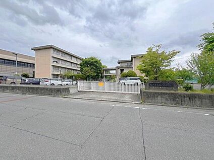 稲沢市立稲沢西中学校 2200m(徒歩28分)