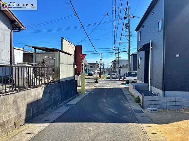 【前面道路含む現地写真】物件の陽当りや通風・仕様設備や近隣・周辺環境や街並みなど、資料には掲載していない情報が現地にはたくさんあります。ぜひ、建物だけでなく周辺環境もご確認ください！