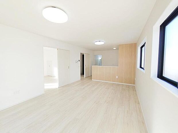 ☆1号棟☆
17帖あるリビングです。