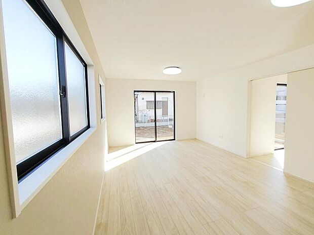 ☆1号棟☆
17帖あるリビングです。