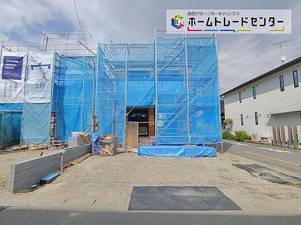 【2026年5月撮影】
前面道路は車通りが多くないので、お車の出し入れもラクラクです♪