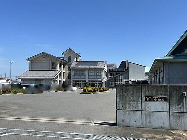 神川町立神川中学校（約1,300m）