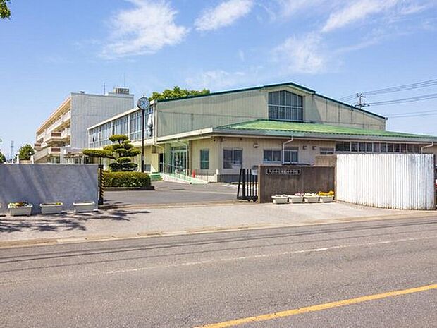 久喜市立栗橋東中学校（約1,800m）