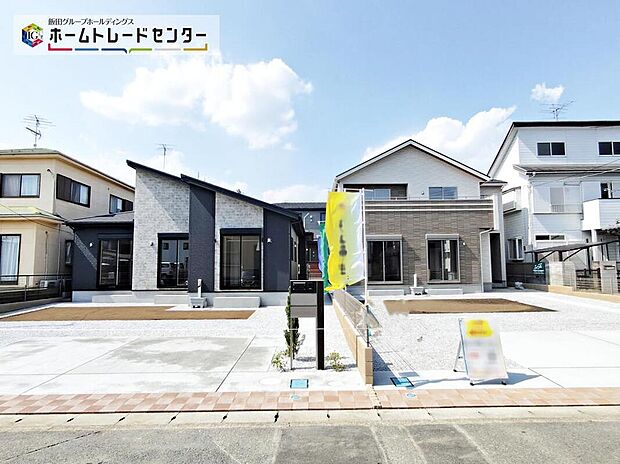 【 前面道路含む現地写真】駐車スペース3台♪ご夫婦でお車を所有でき、お車でのお出かけも楽しめますね♪当日のご見学予約も承ります。現地をご覧いただきながら、住まいの夢をお聞かせください。