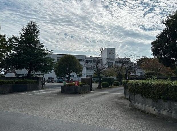 東松山市立桜山小学校（約180m）