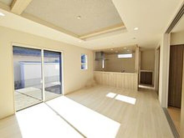 【リビング】１７帖の広々したリビングです。