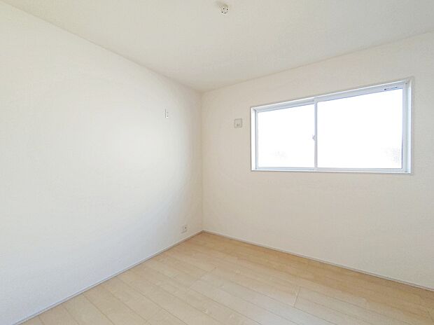 【リビング以外の居室】☆2号棟☆リビングの横には7帖の洋室があります。