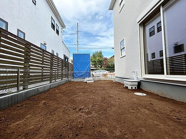 【現地外観写真】【2号棟】お庭です。