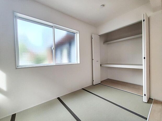 【リビング以外の居室】【2号棟】4帖畳コーナーです。