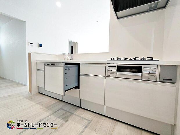 【キッチン】☆１号棟☆食洗機が標準装備でついています。家事は毎日の事、一日一日は少しの負担軽減でも、その少しを1年で考えれば大きな時間になります。自由に使えるお時間を増やしていただき、その分新居でおくつろぎ下さい