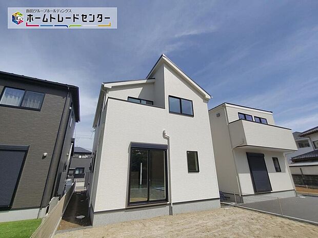 【前面道路含む現地写真】☆４号棟☆耐震性能にこだわる「飯田グループ」の家です！お客様のすまいと安全を守る大切な住宅だからこそ、実際の建物の作りと安心感をぜひ現地にてご体感ください！ご見学予約受付です！