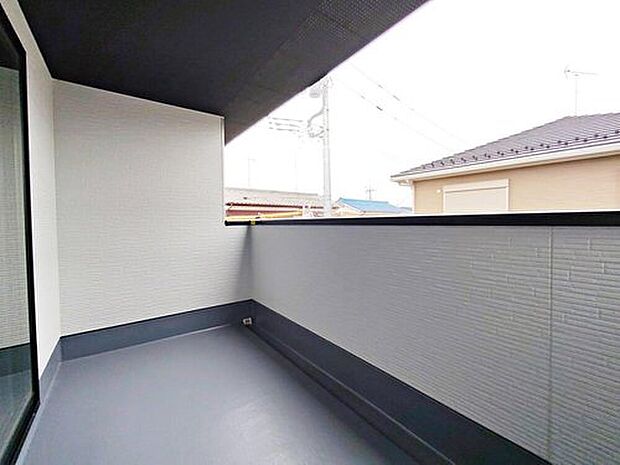 【バルコニー】広々したバルコニーです。