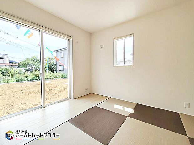 【リビング以外の居室】リビング隣接の和室は、その機能を発揮できるようしっかりとした広さをお取りいたしました。普段は開放スペース、お子様の遊び場、お客様がいらしたときなど、色々と使い道がございます。