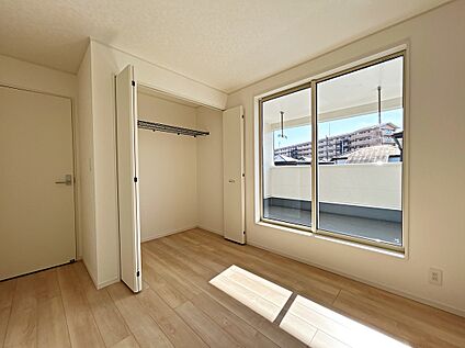 ２号棟５帖洋室